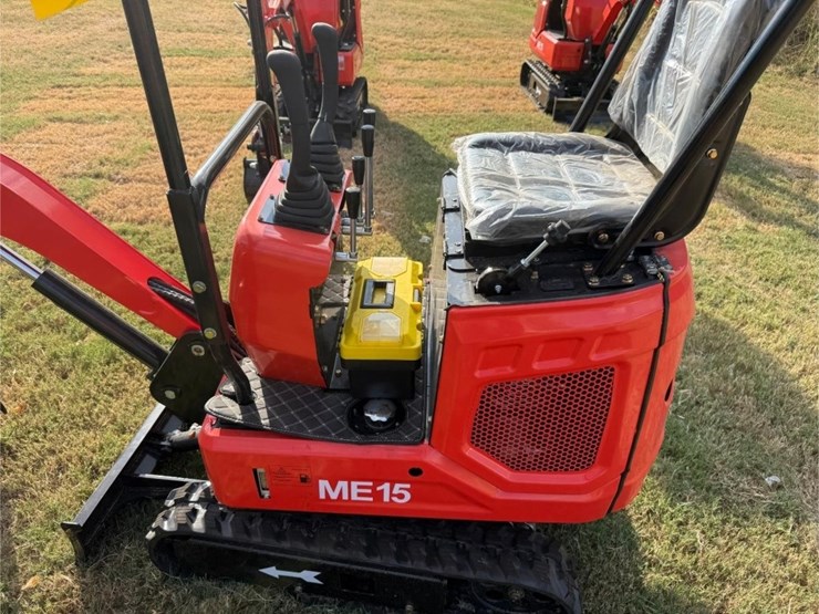 2026-me15-gas-mini-excavator-image-4