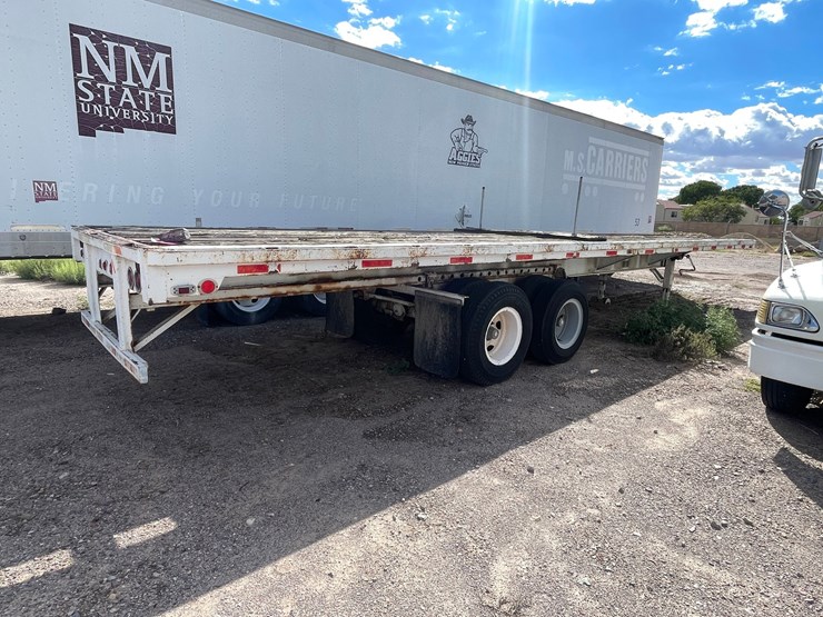 #2770-•-1966-hobbs-flatbed-trailer-(has-nm-title)(offsite-at-nmsu)-image-2