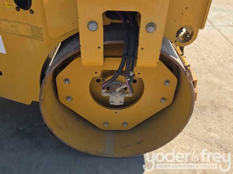 2021-caterpillar-cb34b-image-11
