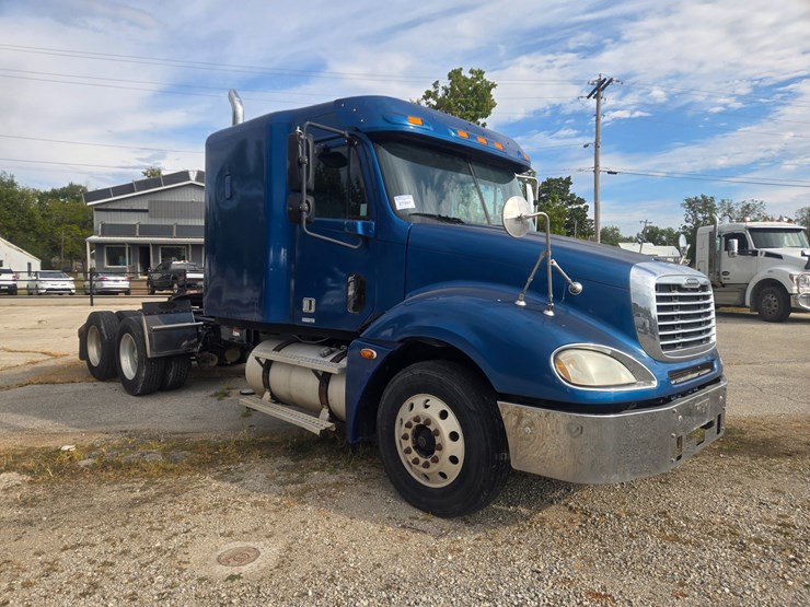 2006-freightliner-columbia-120-image-20