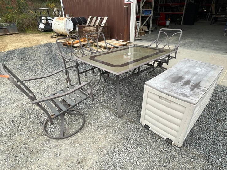 #3055-•-patio-table-and-chairs-image-1