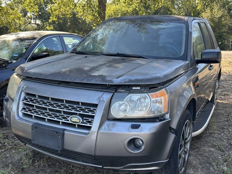 2008-land-rover-lr2-hse-image-1