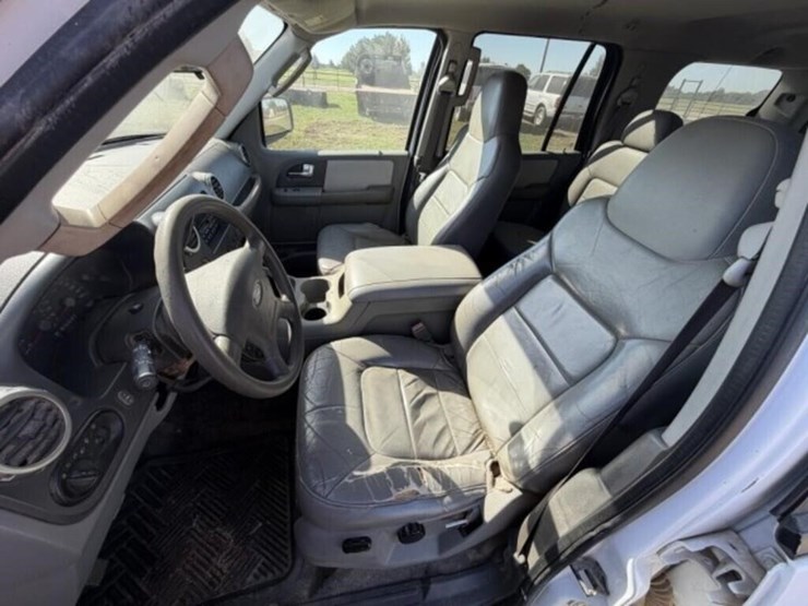 2004-ford-expedition-xlt-image-15