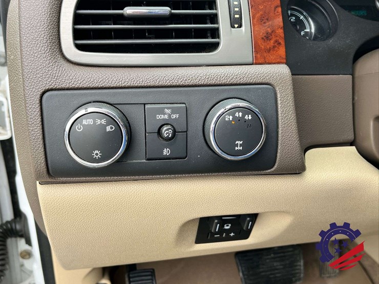 2013-chevrolet-silverado-z71-/-4x4-/-3500hd-pickup-image-67