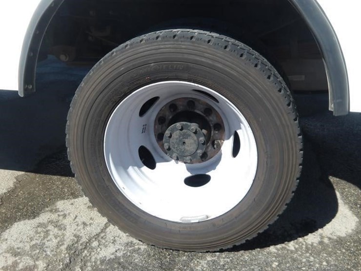 2011-ford-f550-image-7