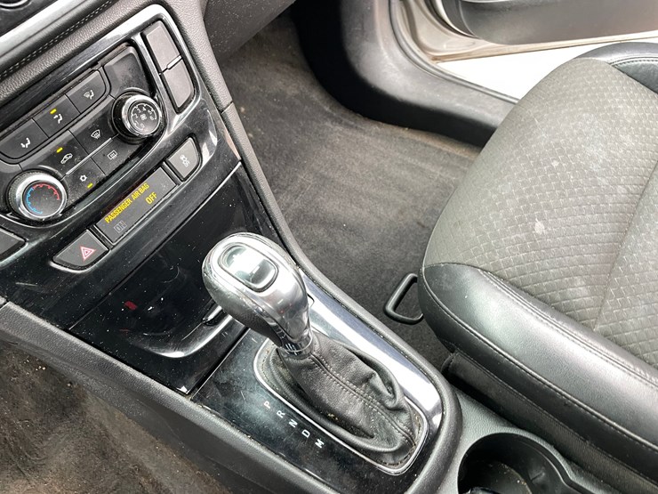 2017-buick-encore-image-35