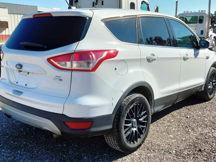 2016-ford-escape-se-image-4