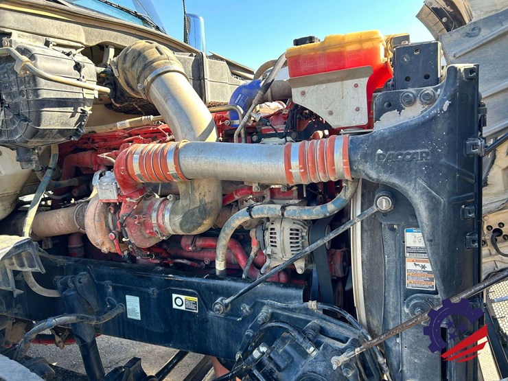 2020-peterbilt-567-image-41