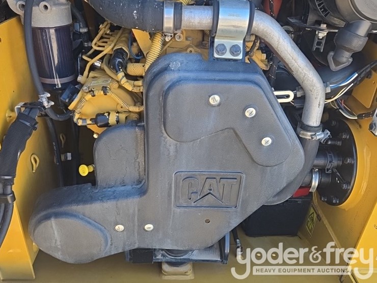 2018-caterpillar-226d-image-31