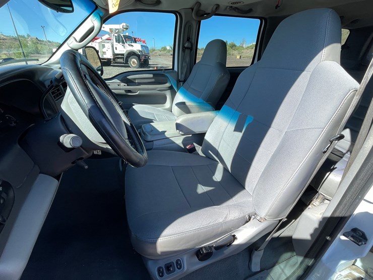 2003-ford-excursion-image-32
