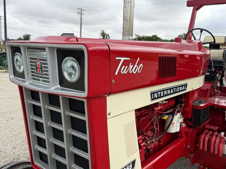 farmall-1066-turbo-row-crop-puller-image-13
