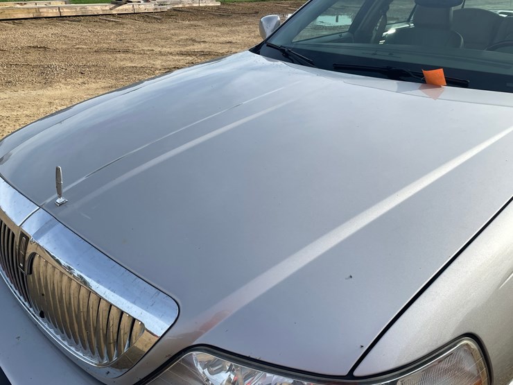 #201-•-2005-lincoln-town-car-(has-wi-title)-image-9
