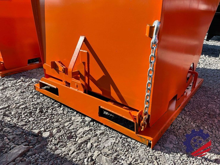 2.0-cy.-self-dumping-hopper-with-fork-pockets-image-8