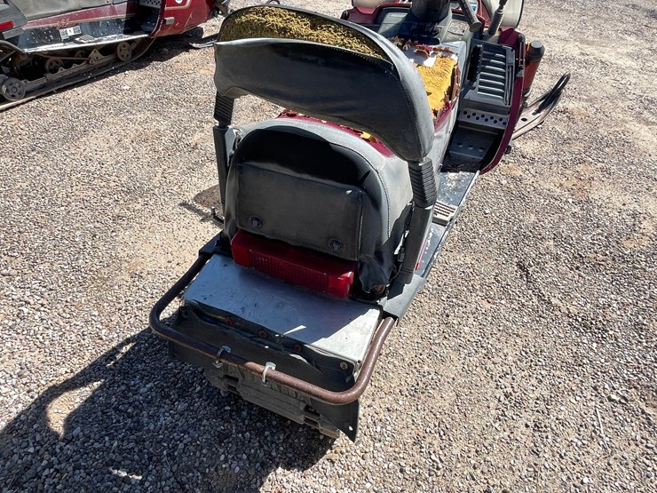 #2898-•-yamaha-venturo-snowmobile-image-46