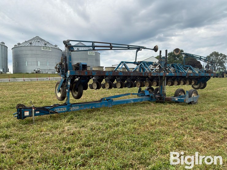 1998-kinze-2600-image-7