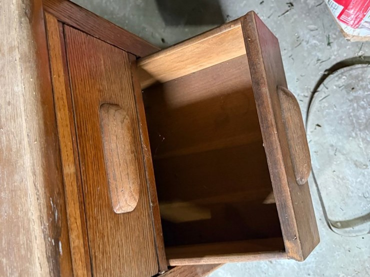 #46827-•-desk-inv#46827-image-8