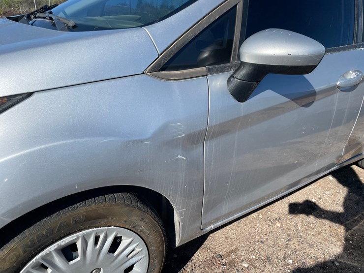 #2761-•-2016-ford-fiesta-passenger-car-(title-in-delay)-image-9