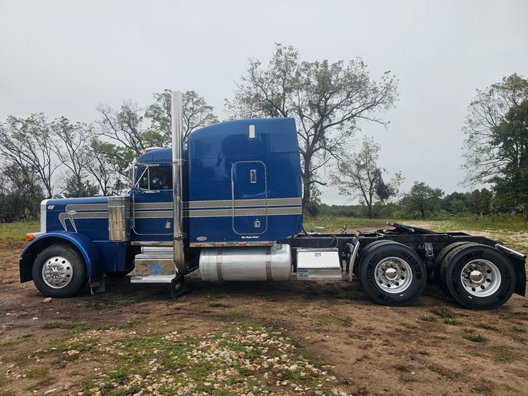 2001-peterbilt-379-image-8