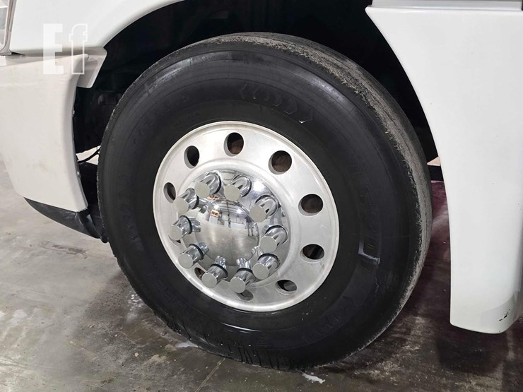2013-freightliner-cascadia-125-image-20