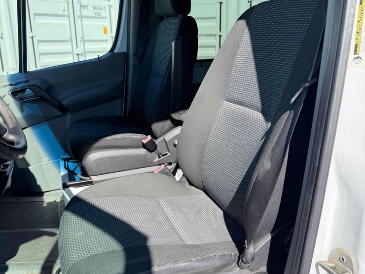 2010-freightliner-passenger-van-image-15