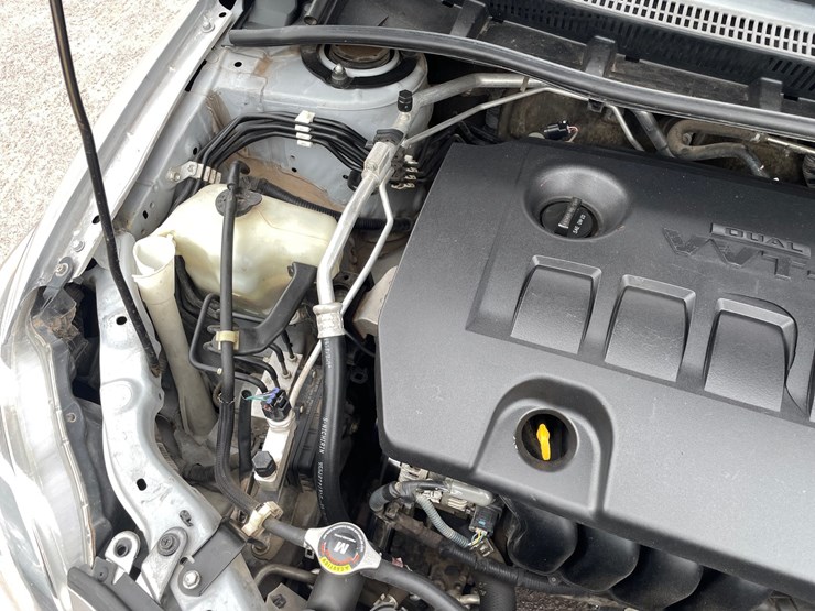 #2765-•-2011-toyota-corolla-(title-in-delay)-image-38
