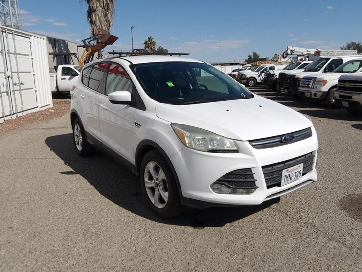 2015-ford-escape-se-image-2