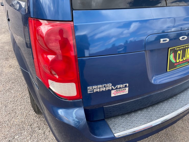 2011-dodge-grand-caravan-image-21