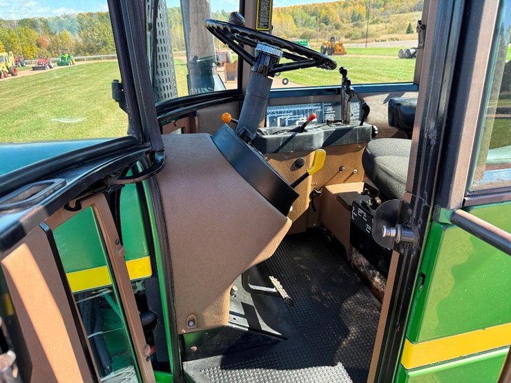 john-deere-8450-image-37
