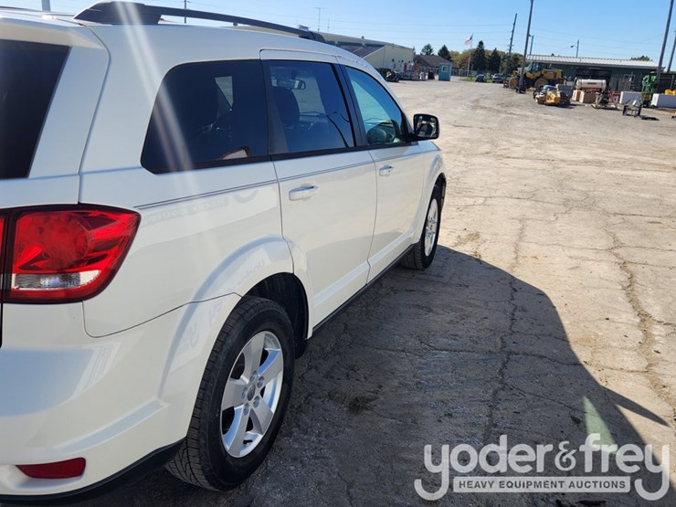 2012-dodge-journey-image-44