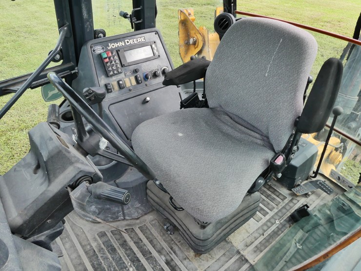 2015-deere-410l-image-22