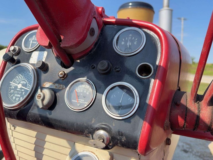 farmall-560-diesel-image-35