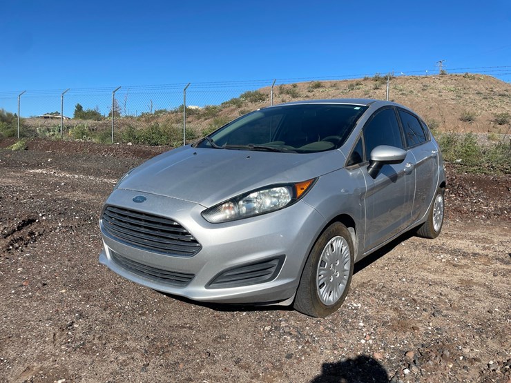 #2761-•-2016-ford-fiesta-passenger-car-(title-in-delay)-image-1