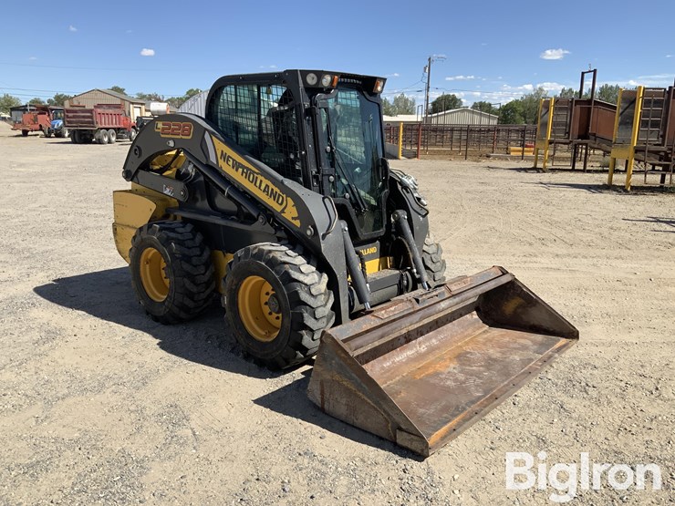 2020-new-holland-l228-image-3