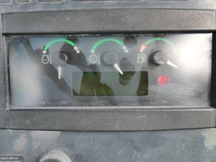 2015-deere-410l-image-29