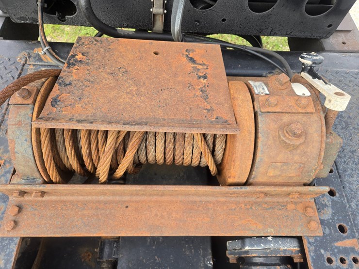 2010-landoll-440-image-36