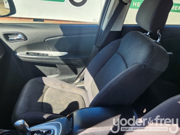 2012-dodge-journey-image-28