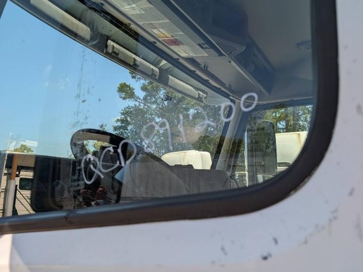 2018-volvo-10-image-4