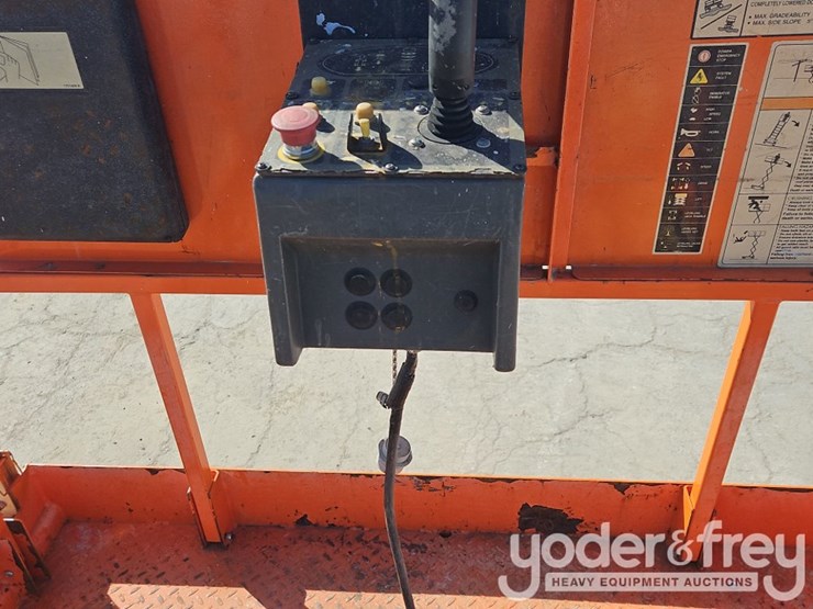 2015-jlg-4069le-image-19
