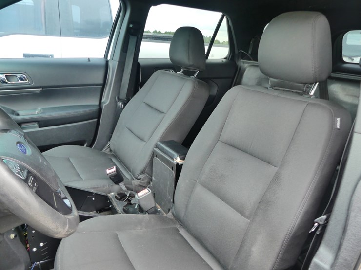 2016-ford-explorer-image-11