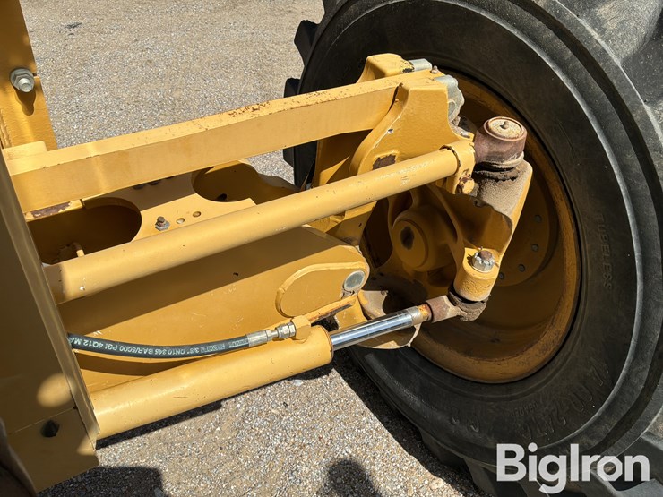 2013-deere-670g-image-15