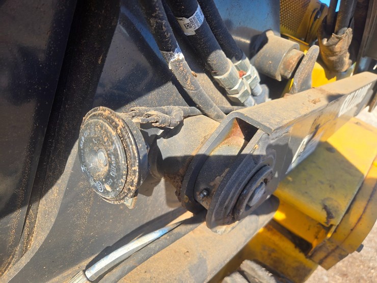 new-holland-l228-image-62