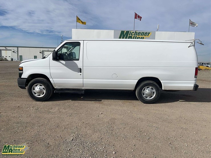 2013-ford-cargo-image-5