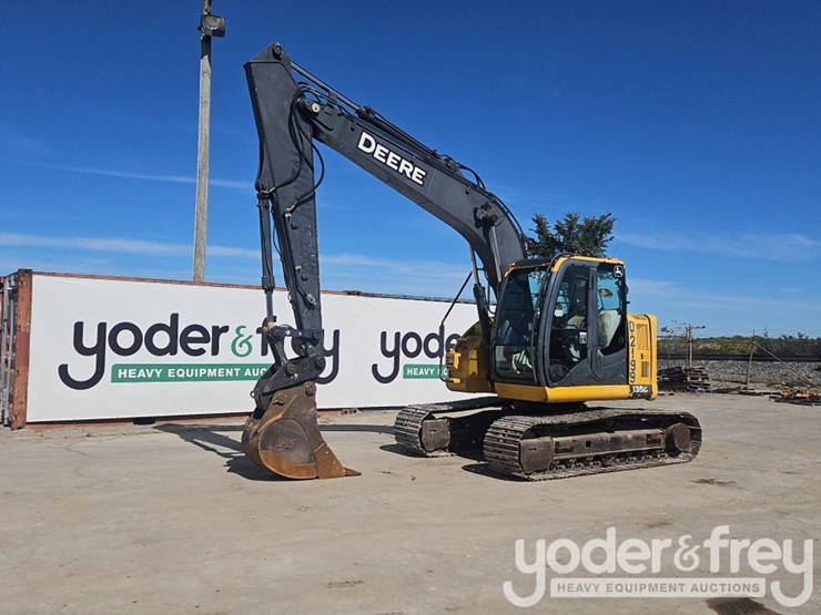 2015-deere-135g-image-29