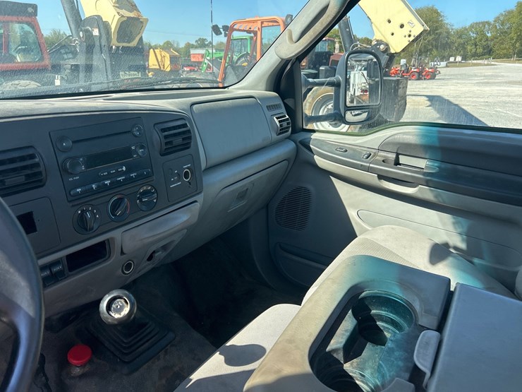 2006-ford-f550-image-9