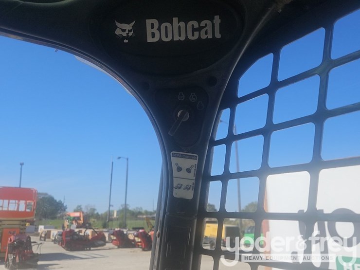 2016-bobcat-t740-image-26