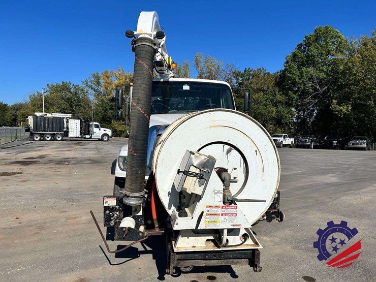 2019-freightliner-114sd-image-8