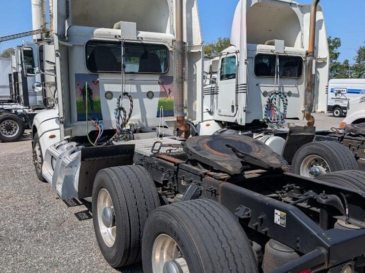2011-peterbilt-386-image-9