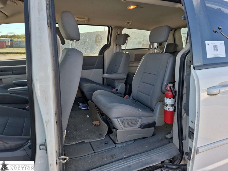 2009-dodge-grand-caravan-se-image-14