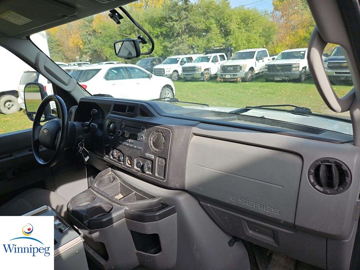 2011-ford-cargo-image-31