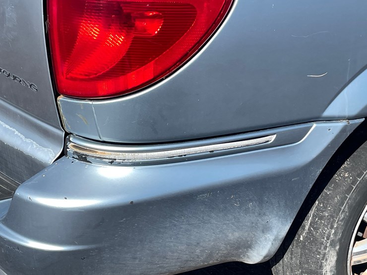 2005-chrysler-town-&-country-image-98